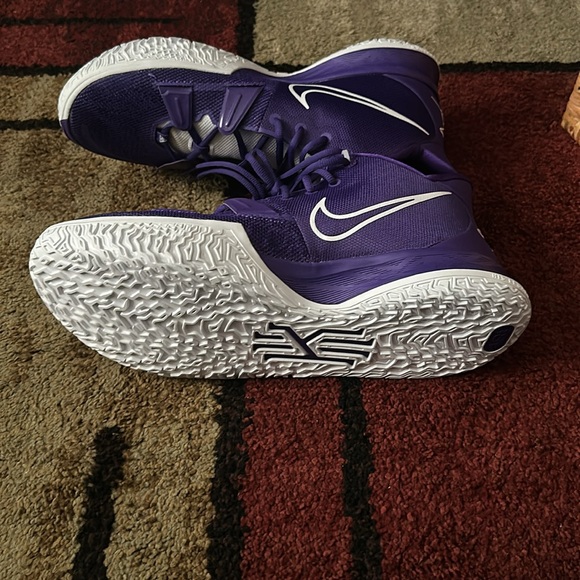 Kyrie NIKE SHOES. SIZE 14 - Picture 6 of 10